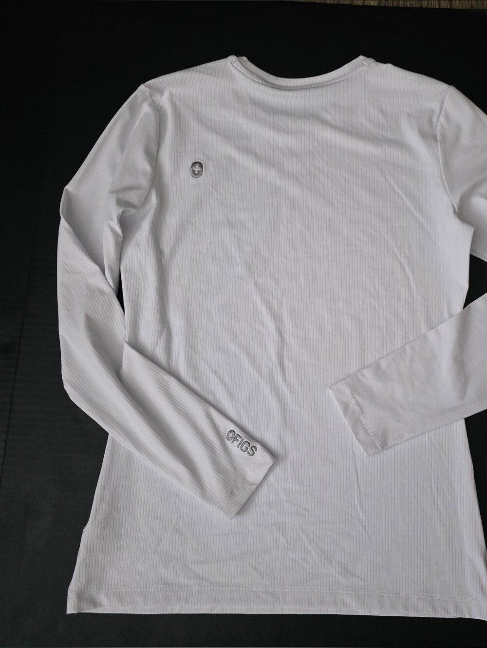 Figs Women's White Long-Sleeve Crewneck Top Size S Used Like New. - Picture 6 of 10